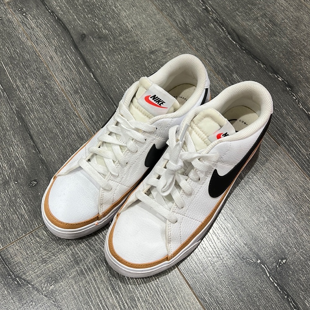 Nike court legacy